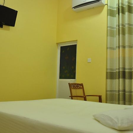 Hotel Pearl Gate Chilaw Exteriör bild