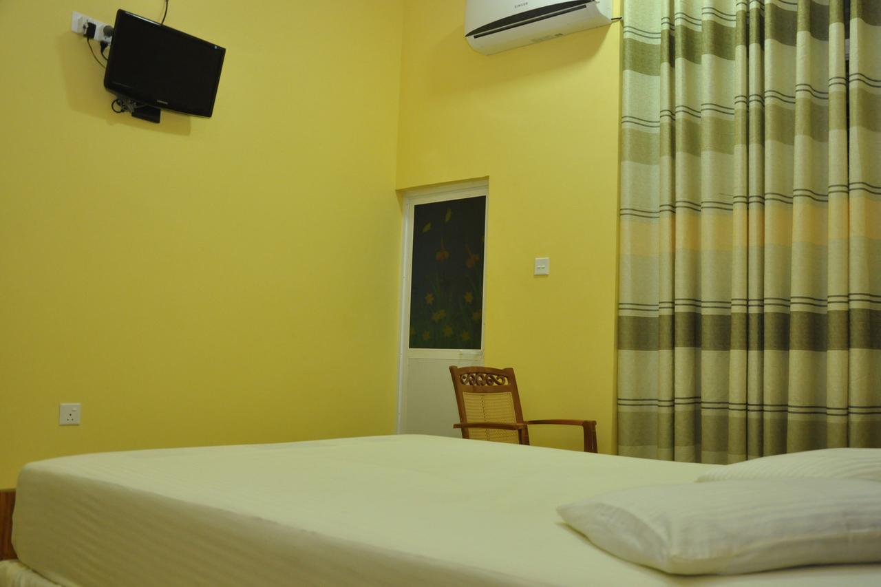 Hotel Pearl Gate Chilaw Exteriör bild