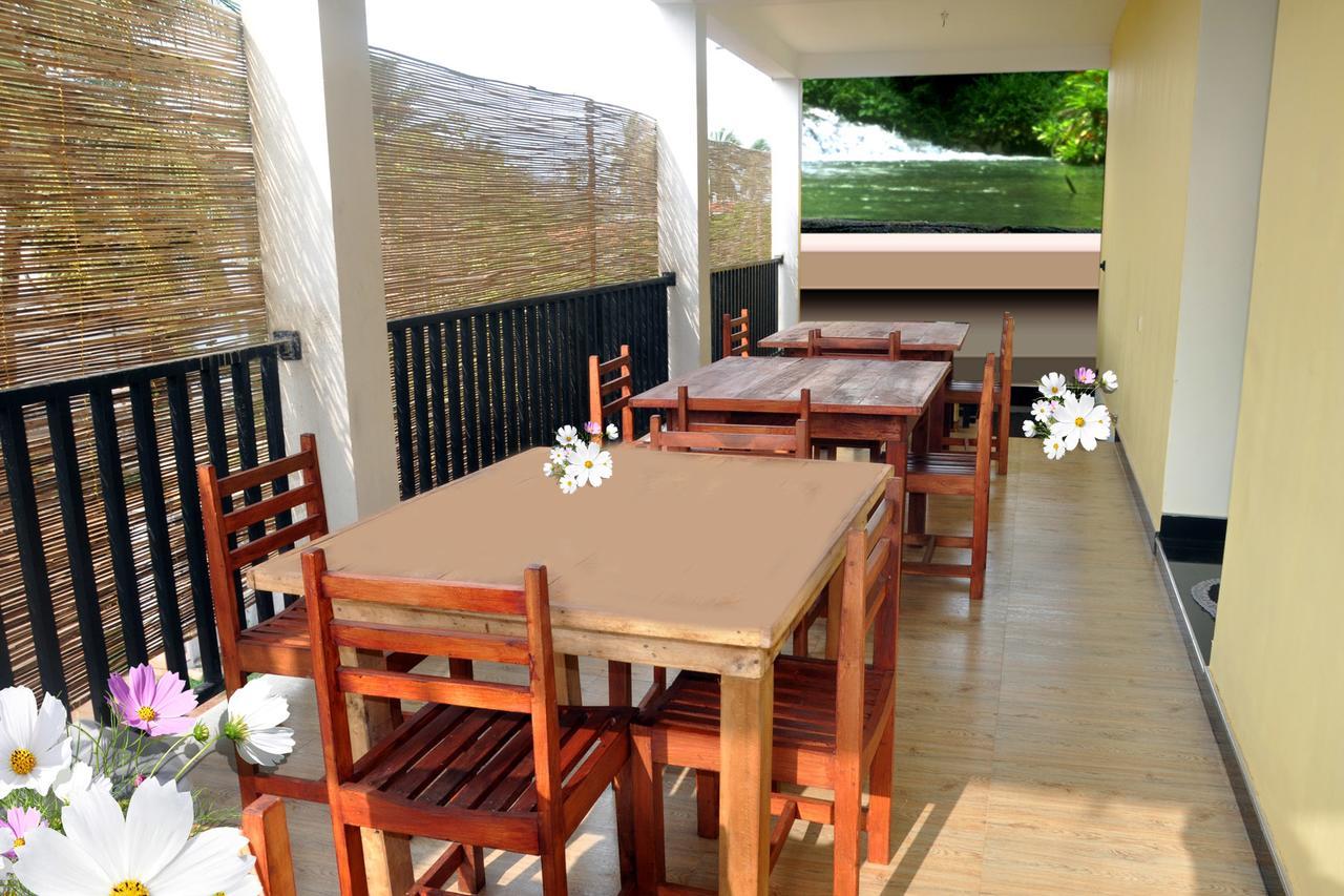 Hotel Pearl Gate Chilaw Exteriör bild