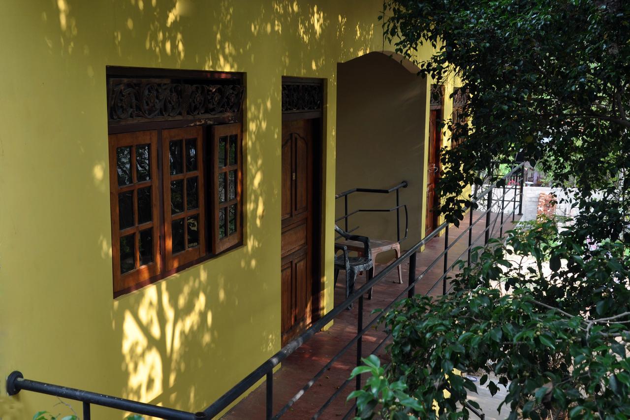 Hotel Pearl Gate Chilaw Exteriör bild