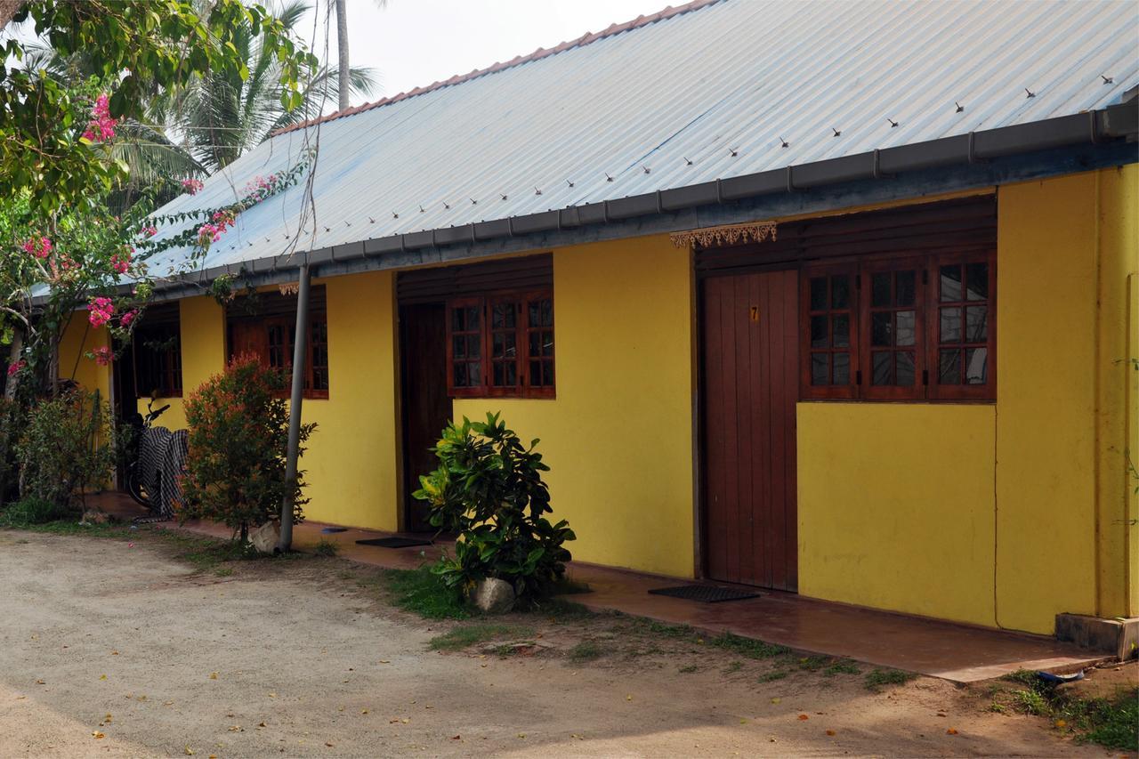Hotel Pearl Gate Chilaw Exteriör bild
