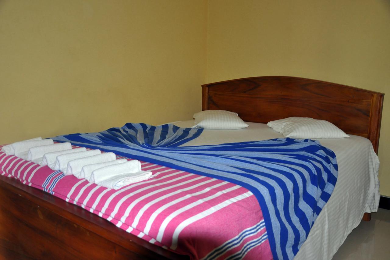 Hotel Pearl Gate Chilaw Exteriör bild