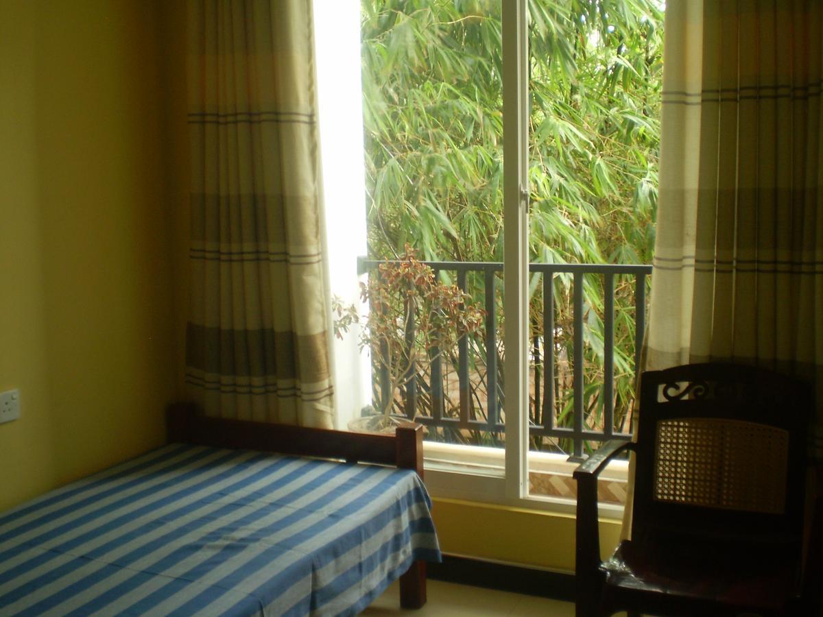 Hotel Pearl Gate Chilaw Exteriör bild